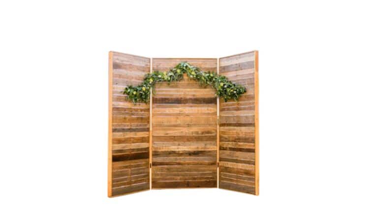 Wood – Trifold Pallet Backdrop | Rental