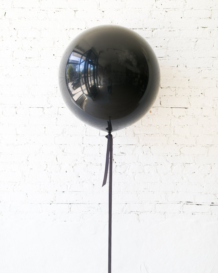 New Year’s Eve – Black Personalizable Giant Balloon with Ribbon – Set of 2 | Rental